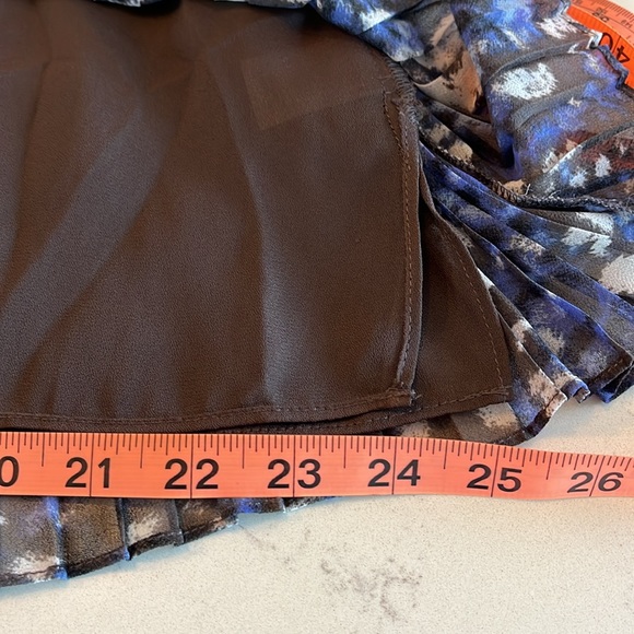 Halogen Woman’s Sleeveless Top - Picture 6 of 7